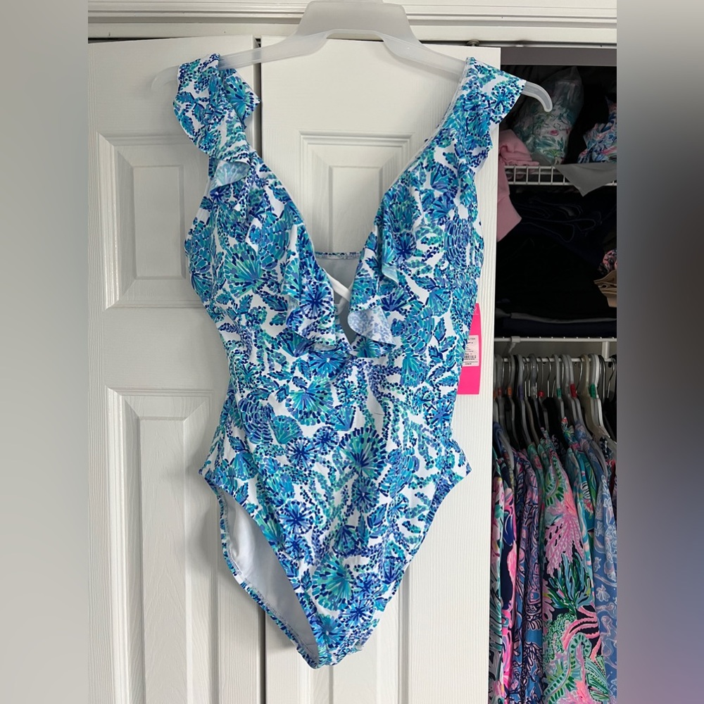 Vivek one-piece 
Turquoise Oasis Shell Me You Love Me 
Size 14